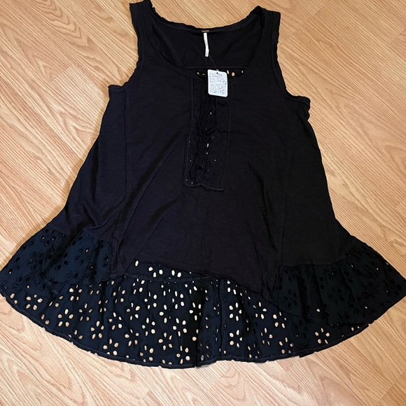 Free People Tops - FREE PEOPLE| OLIVIA’S PEPLUM TANK